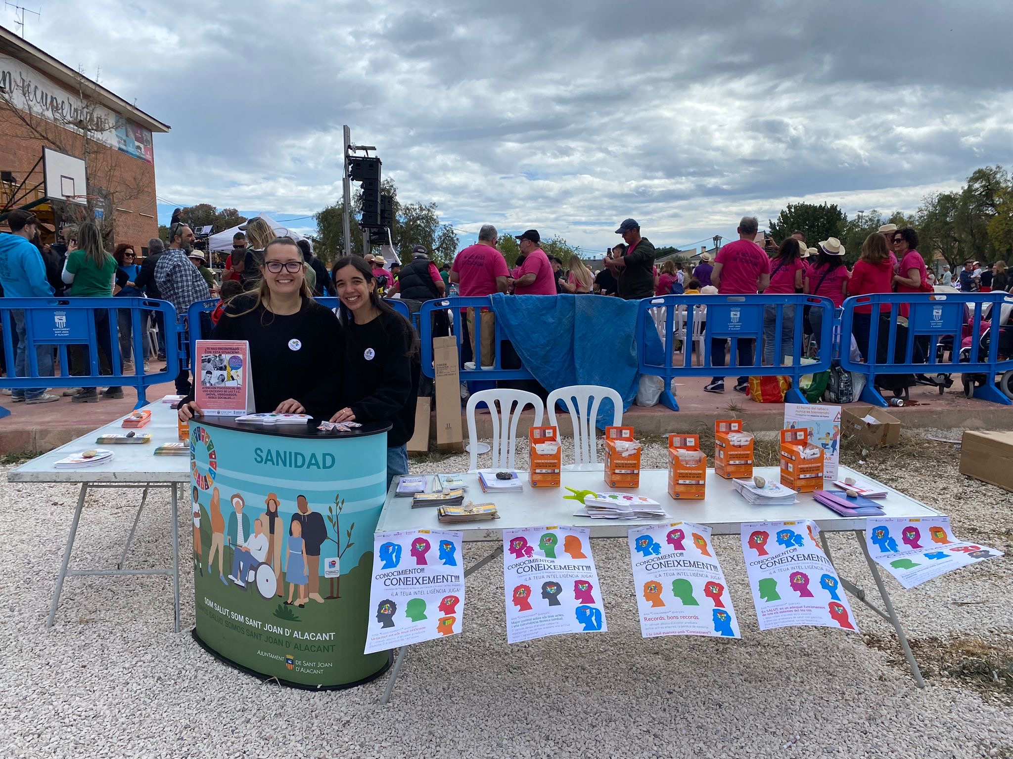 Jóvenes participando en un espacio de prevención durante fiestas locales